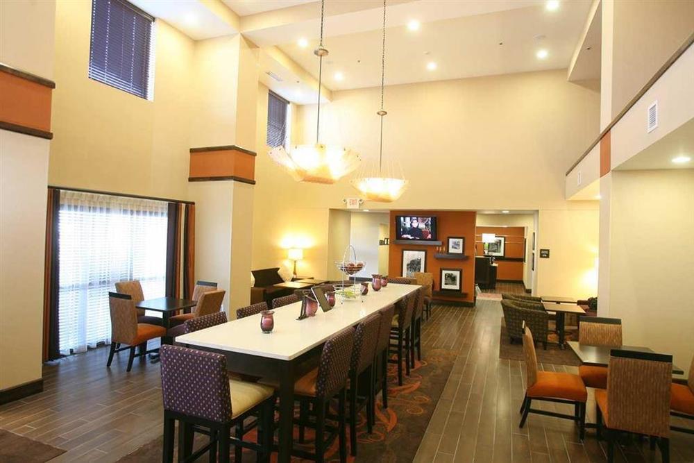 Hampton Inn & Suites Fargo Medical Center Restaurant photo