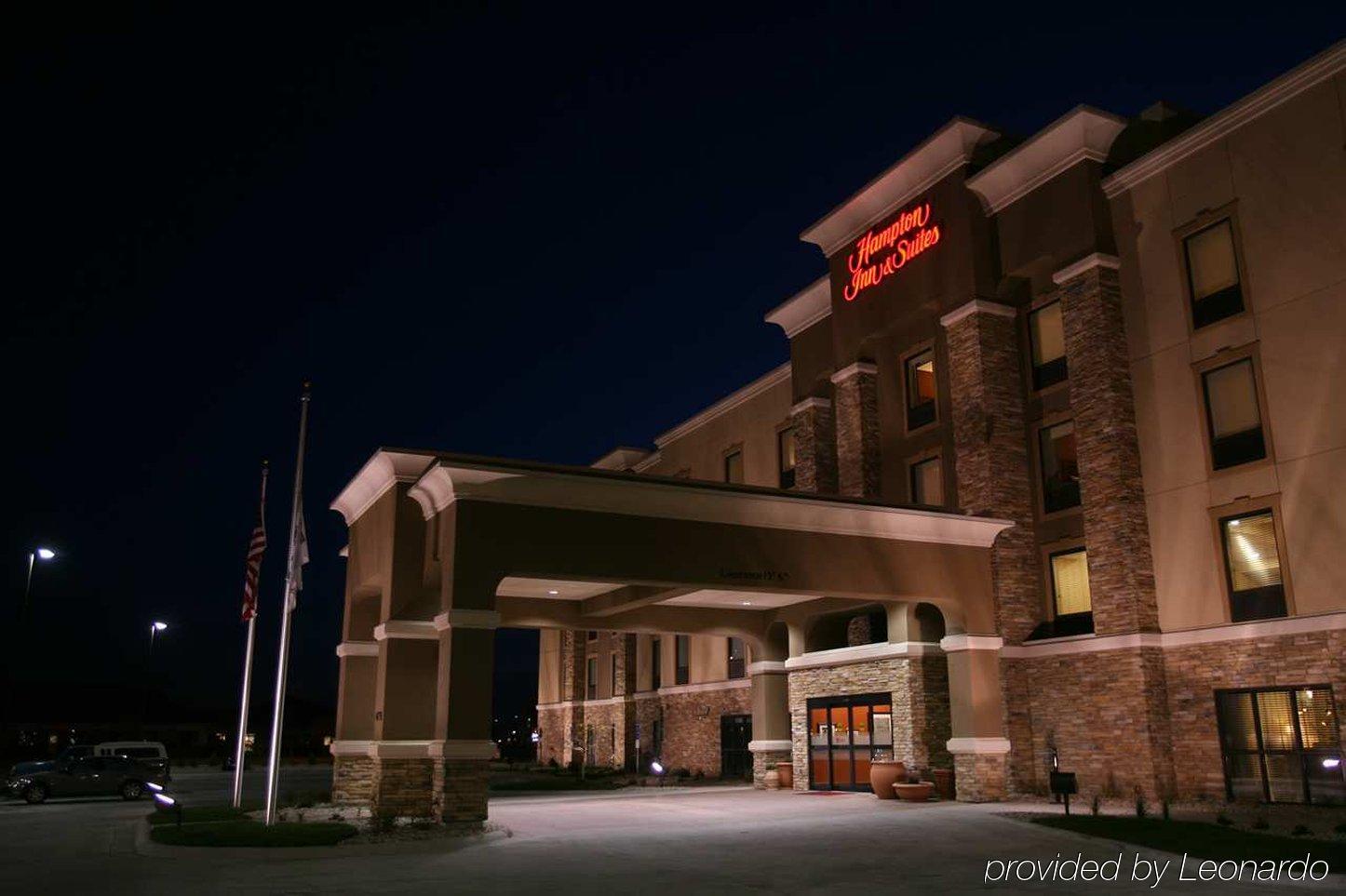 Hampton Inn & Suites Fargo Medical Center Exterior photo