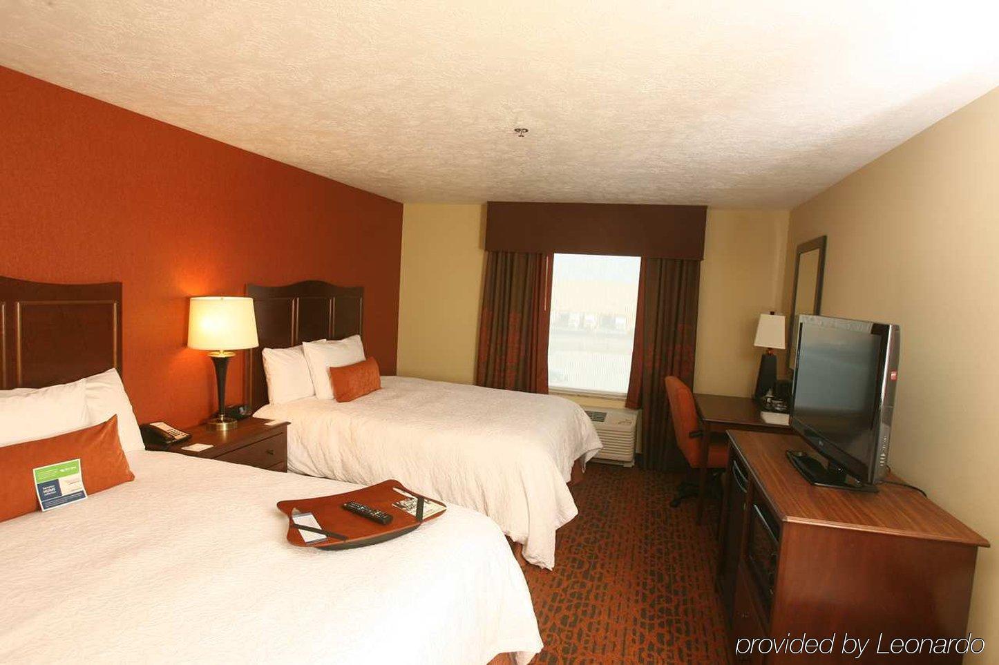 Hampton Inn & Suites Fargo Medical Center Room photo