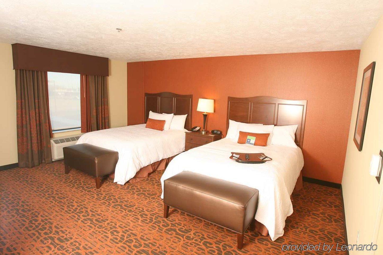 Hampton Inn & Suites Fargo Medical Center Room photo