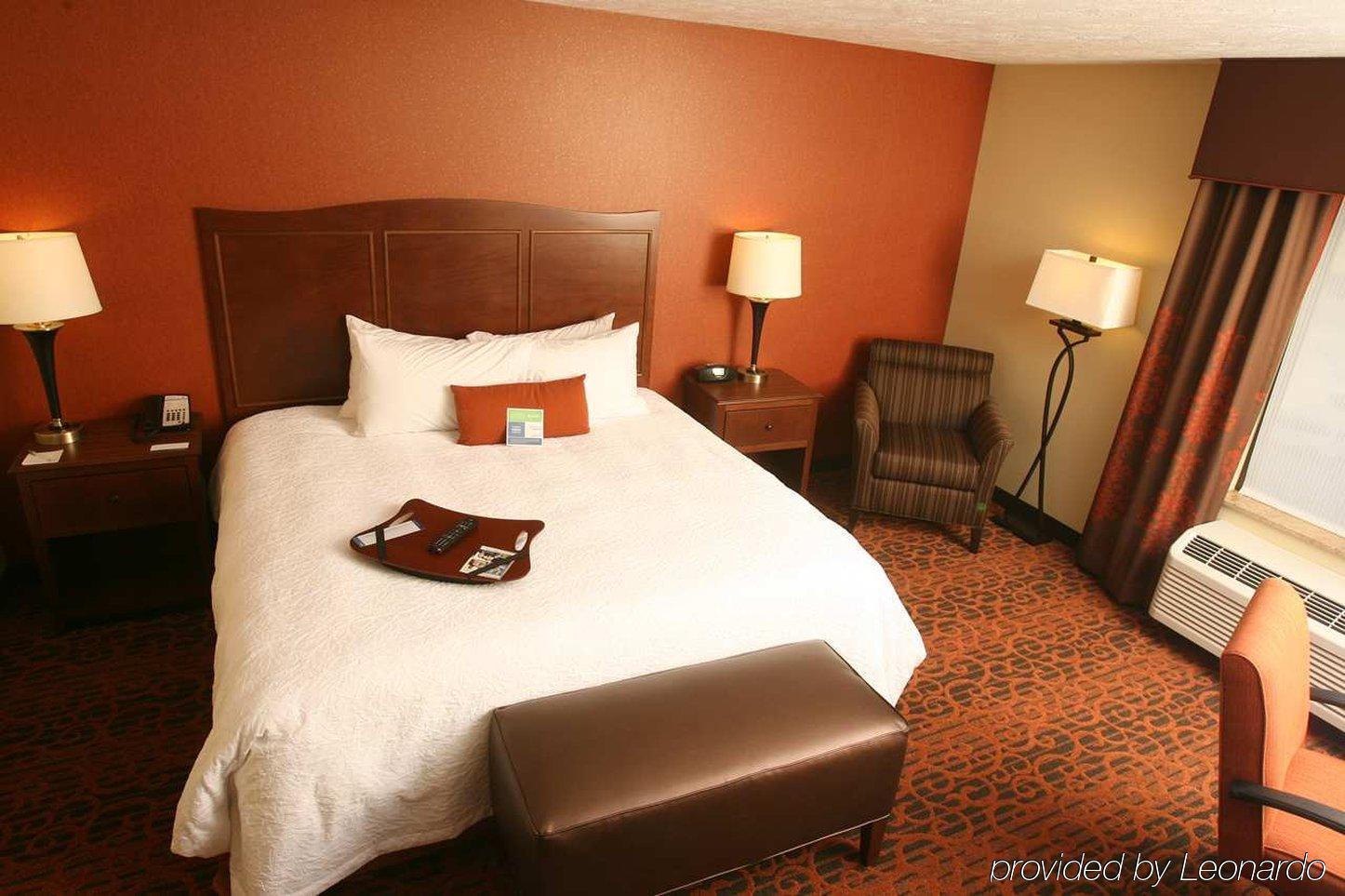 Hampton Inn & Suites Fargo Medical Center Room photo