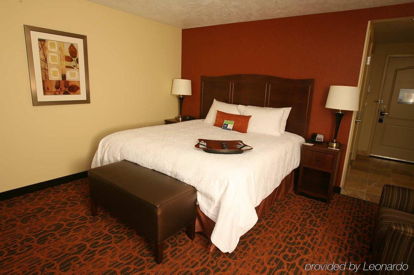 Hampton Inn & Suites Fargo Medical Center Room photo