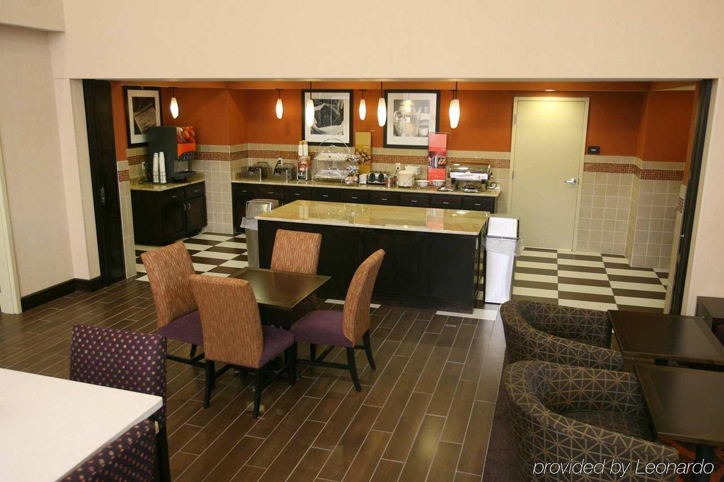 Hampton Inn & Suites Fargo Medical Center Room photo